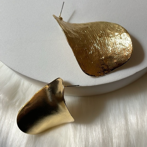 Zara Gold Oval Twist Earrings - Picture 13 of 13